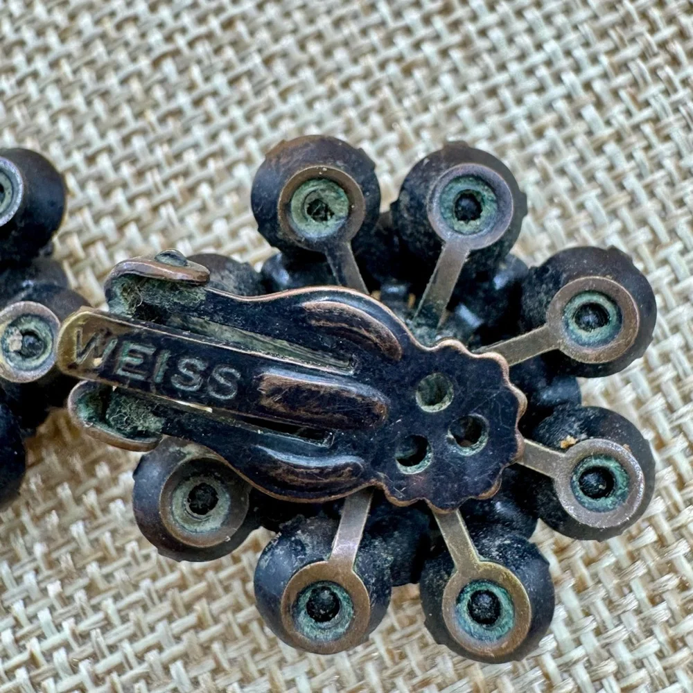 Albert Weiss Black Cluster Earrings - Picture 5 of 6